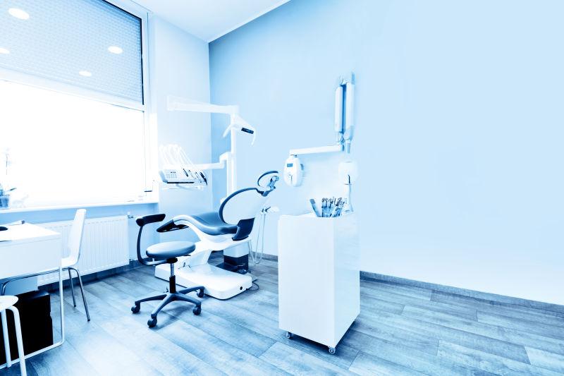 现代牙医诊所的医疗设备