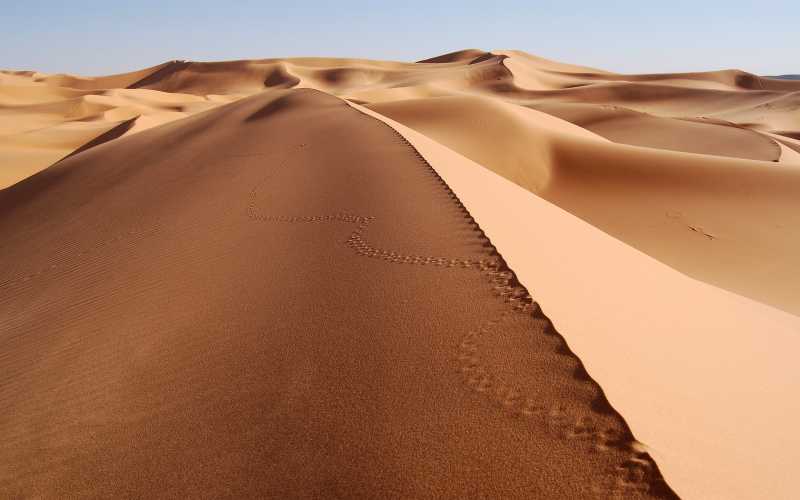 摩洛哥梅尔祖卡附近撒哈拉沙漠