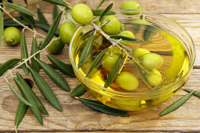 橄榄枝蘸橄榄油