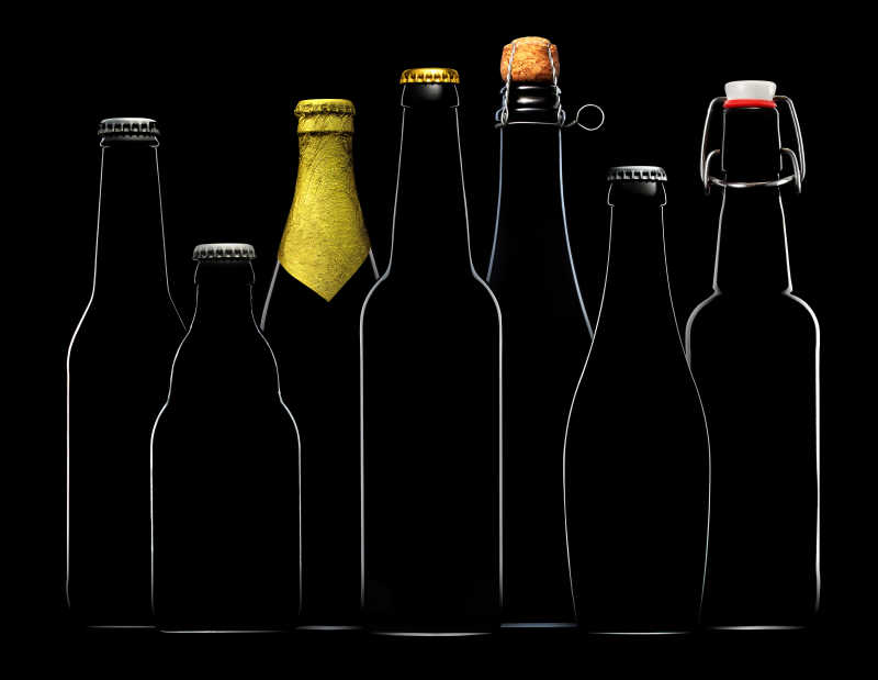 不同形状的黑色啤酒瓶