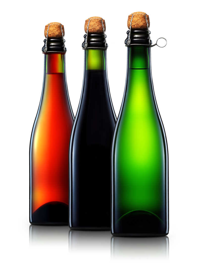 三种不同颜色的玻璃啤酒瓶