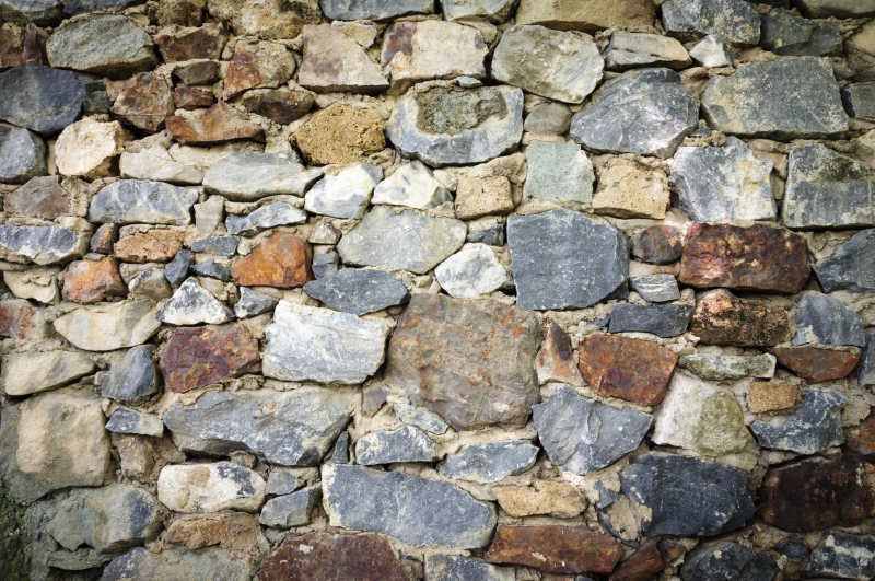 用岩石堆砌的墙壁