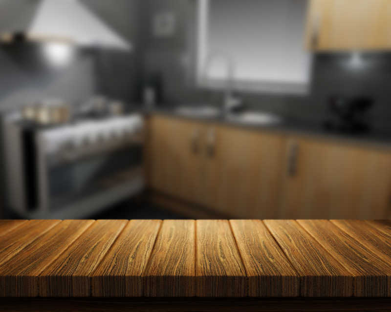 厨房里的木质桌子