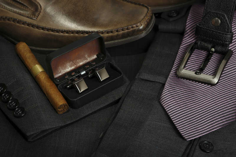 男士雪茄皮鞋领带和袖扣