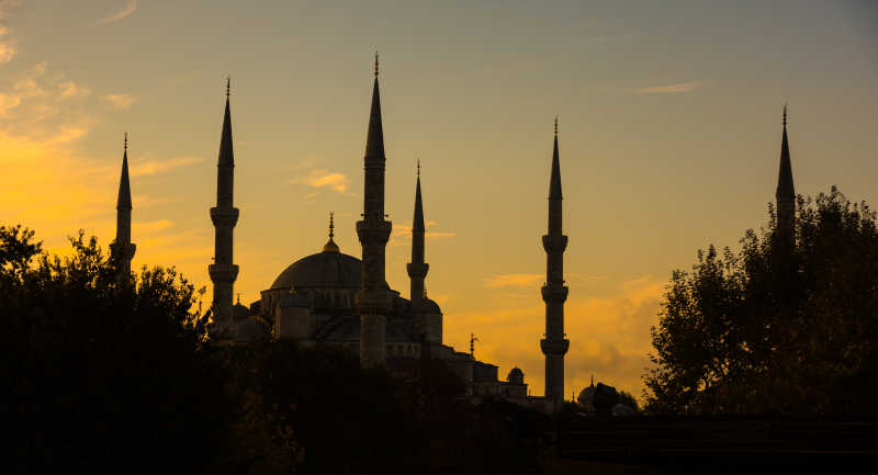 黄昏下的清真寺