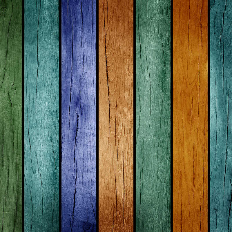 竖直排列整齐的彩色木纹理木条