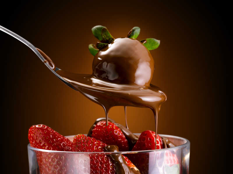 美味的巧克力蘸草莓