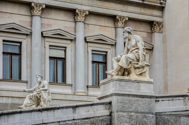 维也纳随处可见的希腊人物雕像