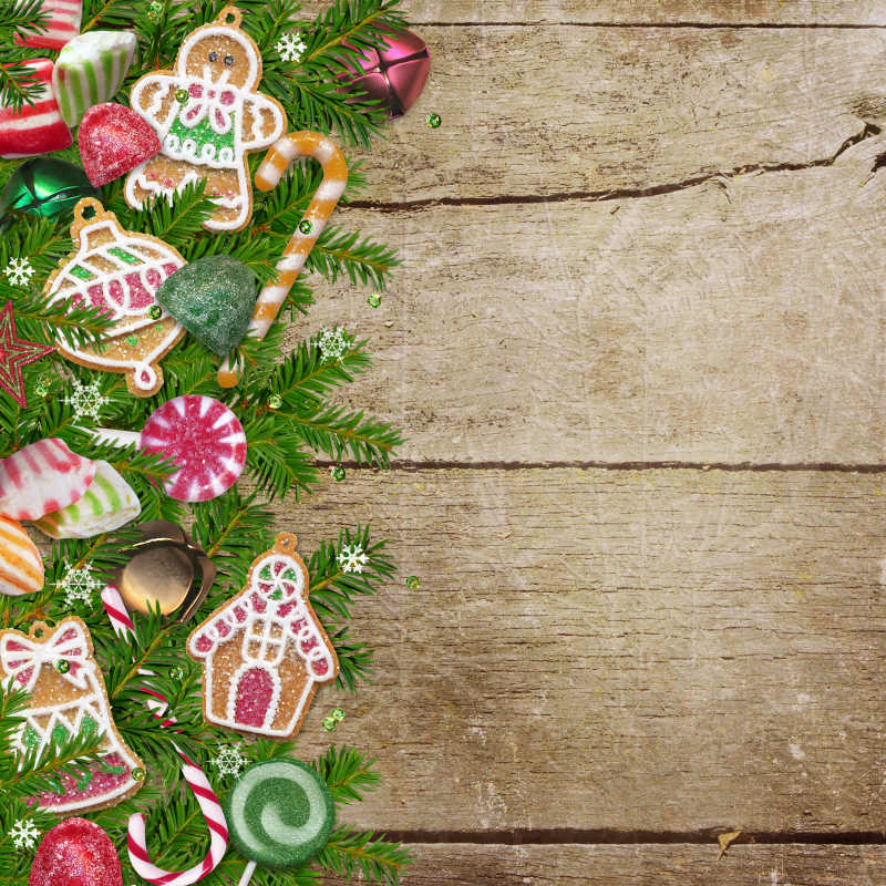 木制背景上的圣诞饼干糖果装饰