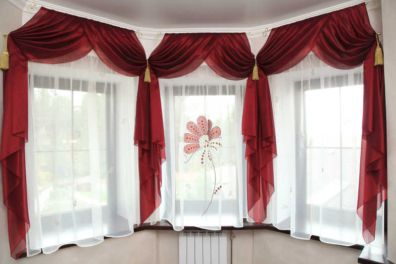 客厅装饰的豪华的丝质窗帘