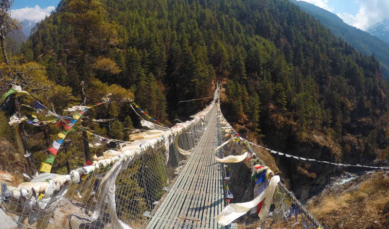 尼泊尔喜马拉雅山悬索桥