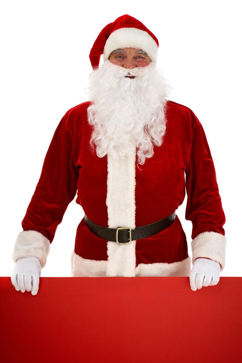 白色背景下举着红色广告牌微笑的圣诞老人