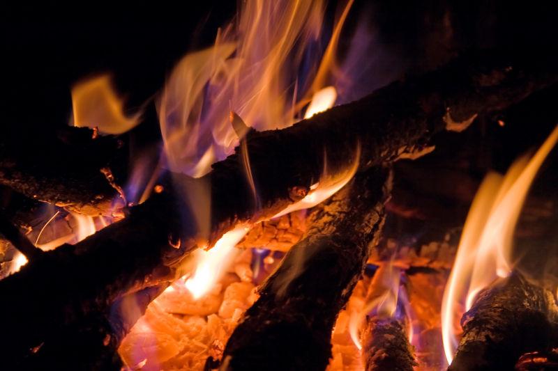 木柴火焰篝火