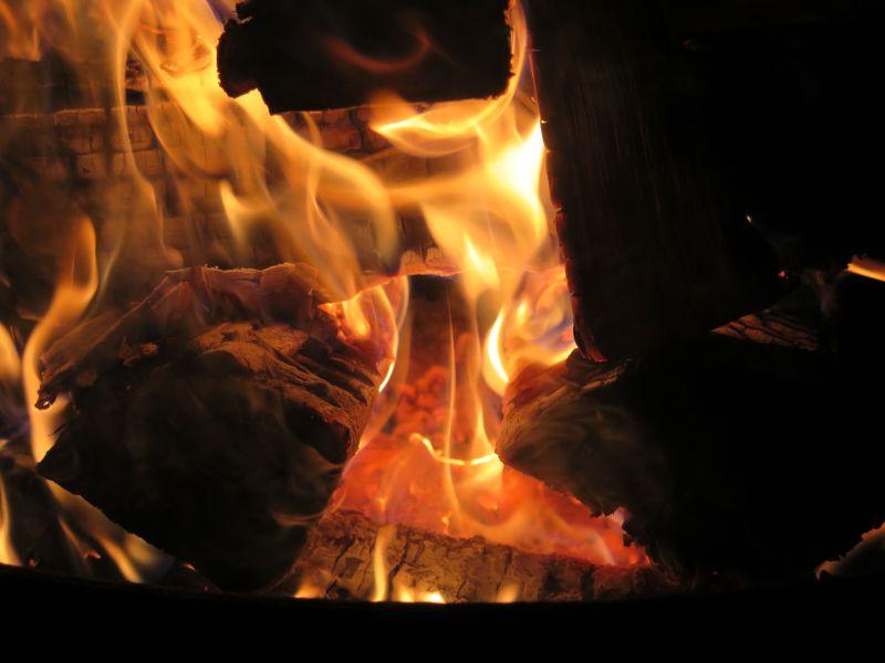 壁炉里燃烧的火焰