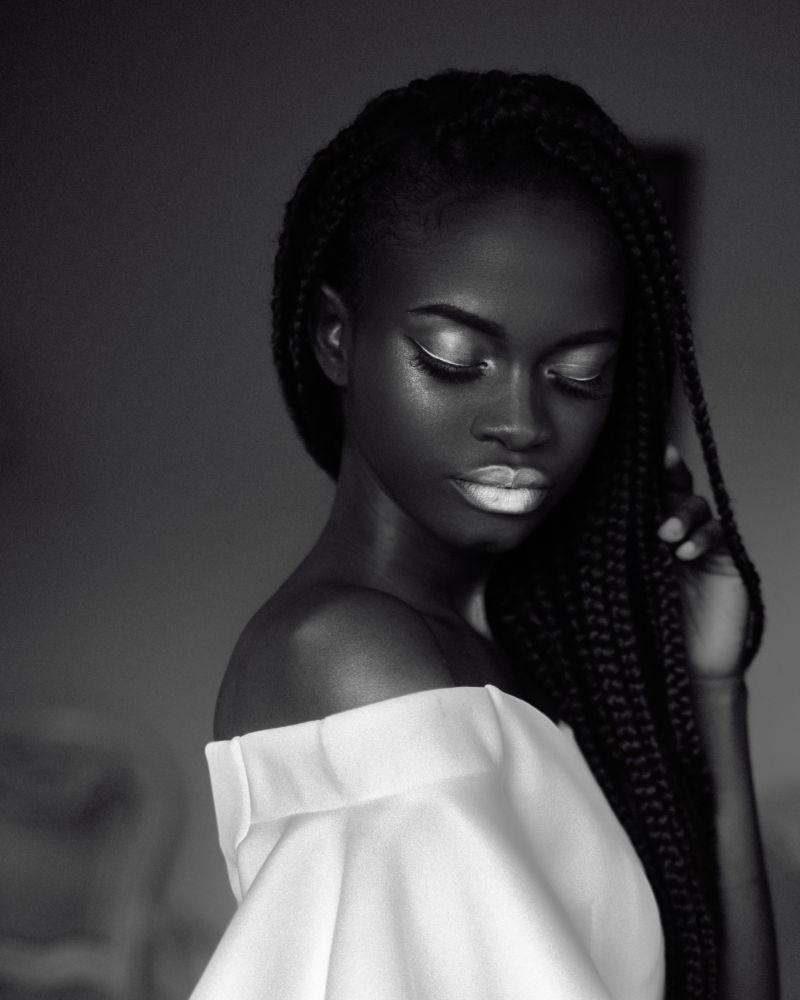 非洲的美女模特黑白照片