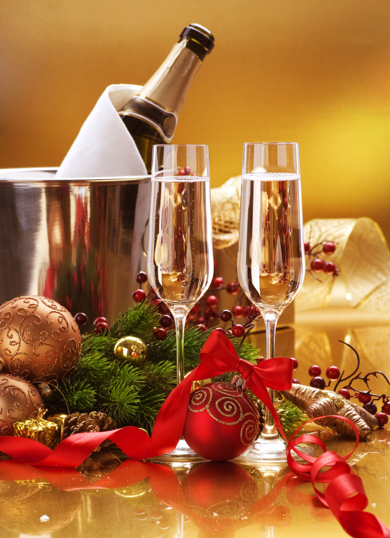 庆祝圣诞节的香槟酒