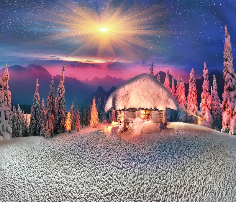 照亮的雪盖一个废弃的小屋