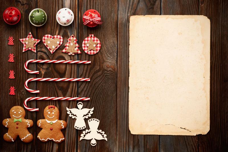 桌上的圣诞小熊饼干和手工装饰