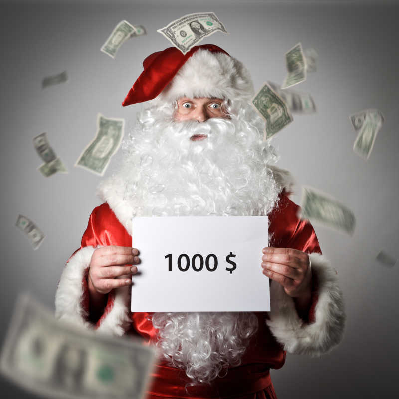 圣诞老人手里拿着一张写着1000元的白纸